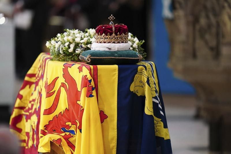 Ataúd de Isabel II en la Catedral de St. Giles de Escocia