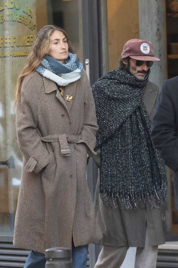 Con unos 'looks' de lo más invernales, ambos se han dejado ver por el centro de Madrid 