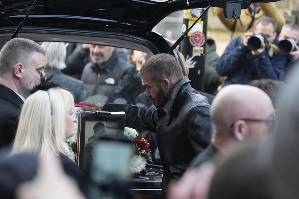 David Beckham se acercó al féretro de Gary Mounfield para dar el último adiós