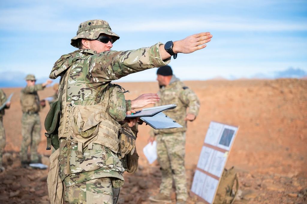 El príncipe Gabriel entrenando en el desierto de Marruecos
