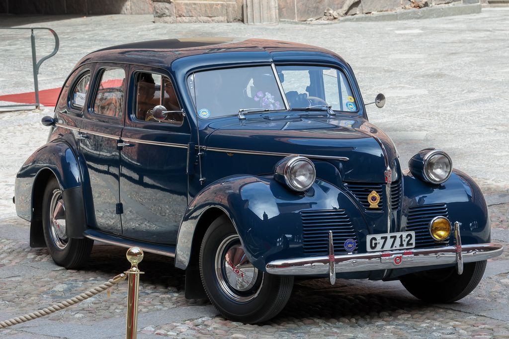 El coche de época en el que los reyes Carlos Gustavo y Silvia han llegado al almuerzo