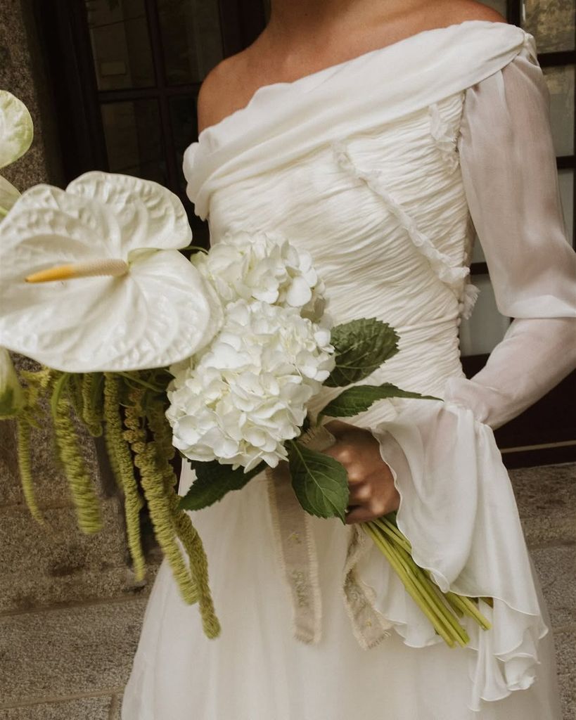 Ramo de novia grande y blanco