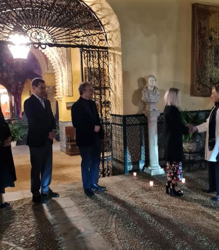Eugenia Martínez de Irujo saluda a Hillary Clinton
