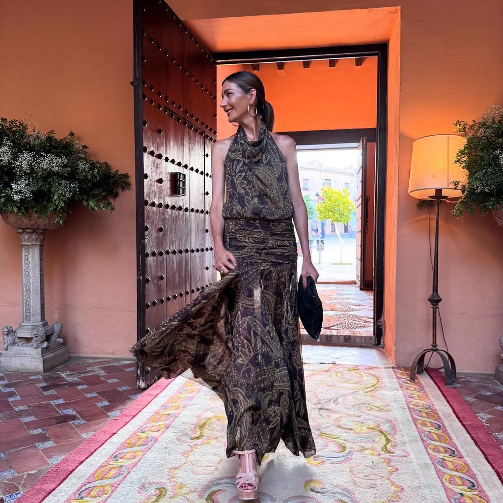 Look de invitada de Zara