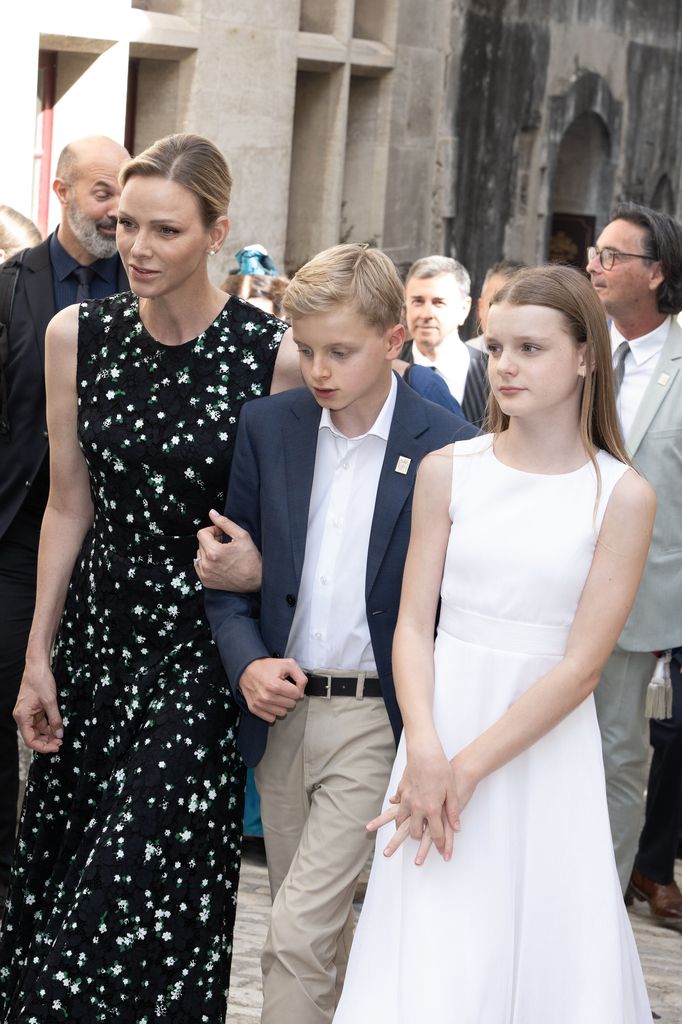 Charlene, cariñosa y muy pendiente de su hijo Jacques, el protagonista de la cita
