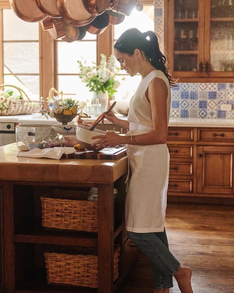 Meghan Markle, a través de su marca de estilo de vida llamada As Ever, lanzó una línea de productos que incluye mermeladas, mezclas de té, miel y galletas.