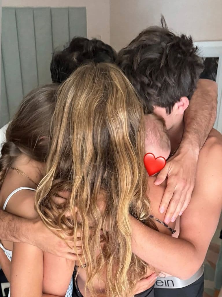 Gisele Bünchen rodeada de su familia