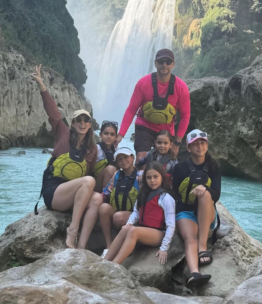 Jacky Bracamontes y su familia disfrutan de unas vacaciones en la Huasteca Potosina.