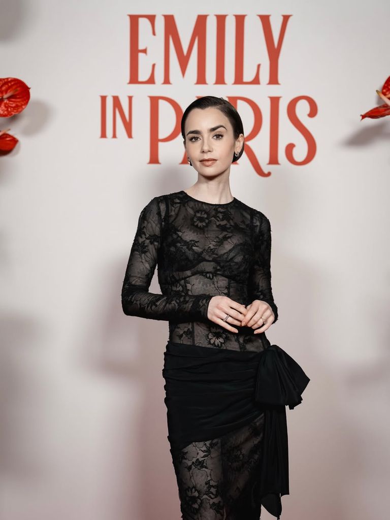 Lily Collins en la promoción de la temporada 5 de 'Emily in Paris'.
