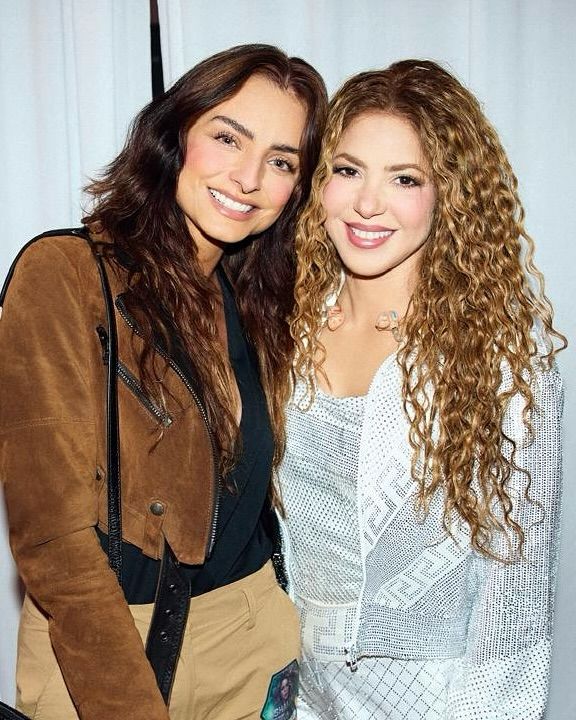 Aislinn Derbez y Shakira posaron juntas como hace décadas atrás