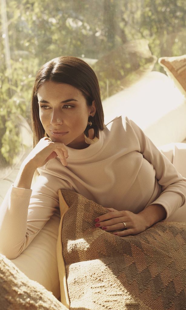 Laura Corsini posa para FASHION
