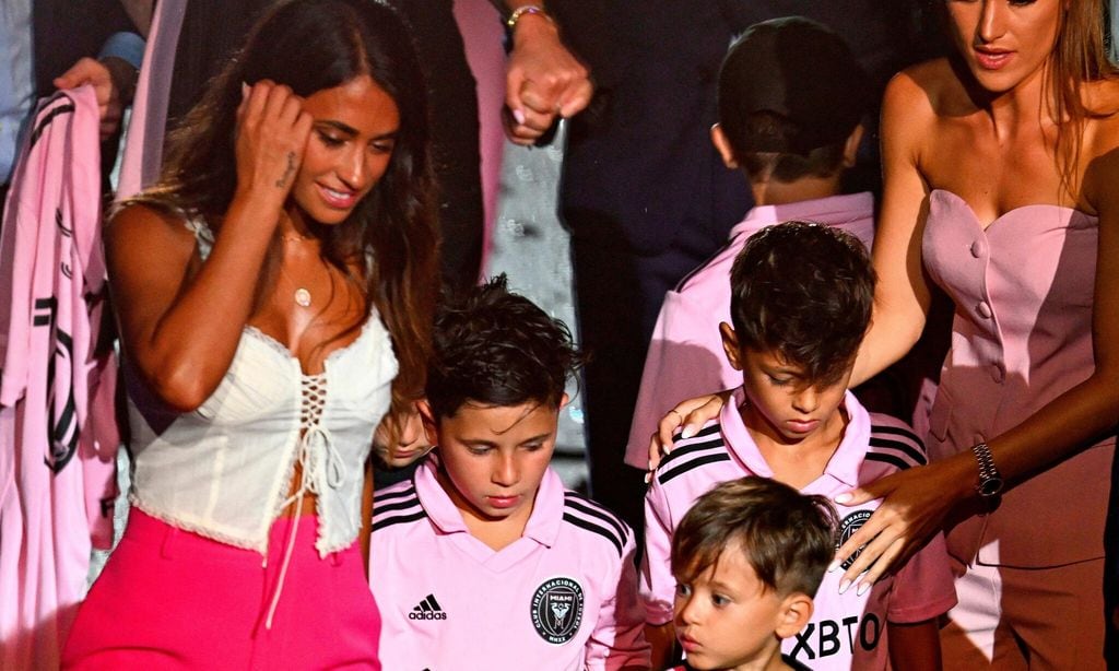 antonela roccuzzo en la presentaci n de messi