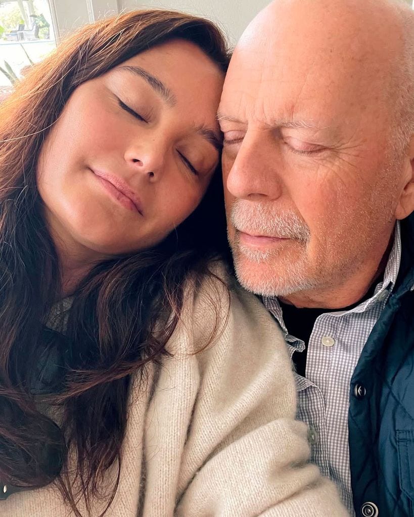 "No necesito que Bruce sepa que soy su esposa, solo quiero sentir que tengo conexión con él. Y la tengo", asegura Emma