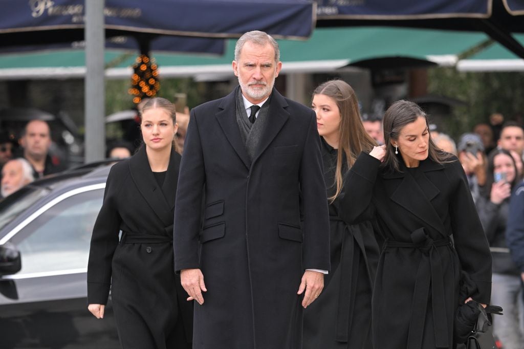 Los Reyes con Leonor y Sofía en el funeral de Irene de Grecia en Atenas