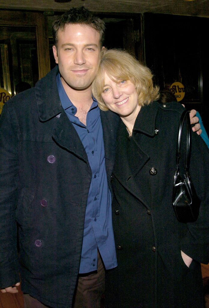 Ben Affleck y su madre Chris during una pemier en Nueva York