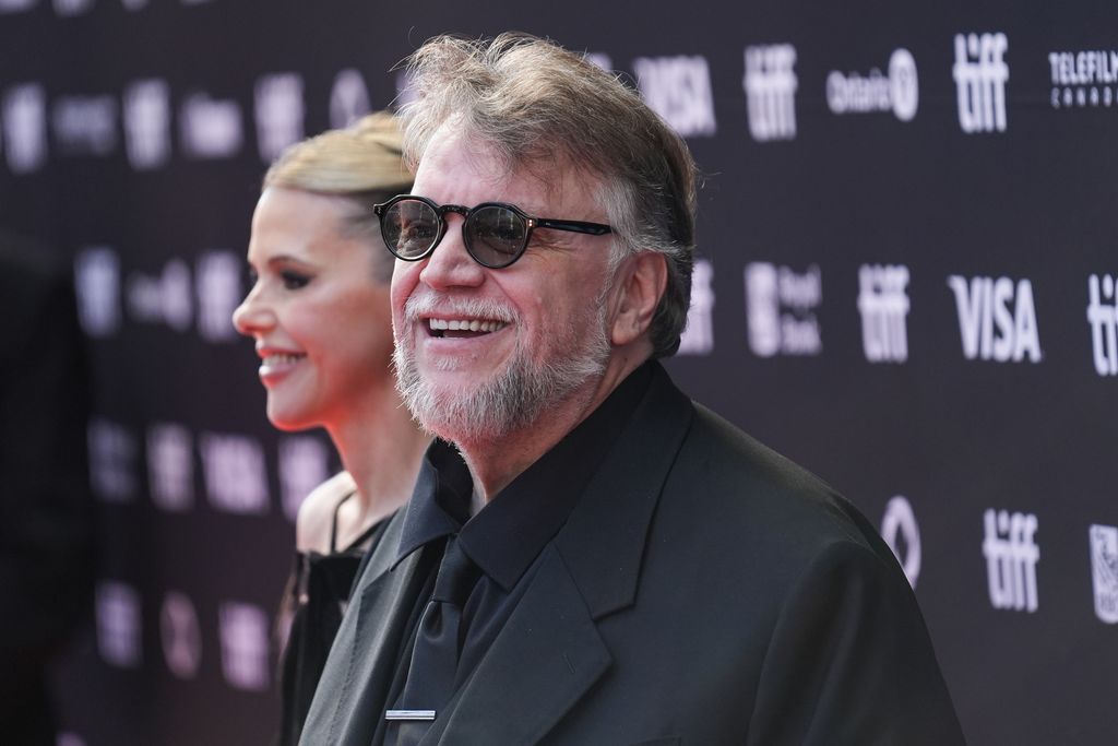 Guillermo del Toro y Kim Morgan en la premiere de 'Frankenstein' 