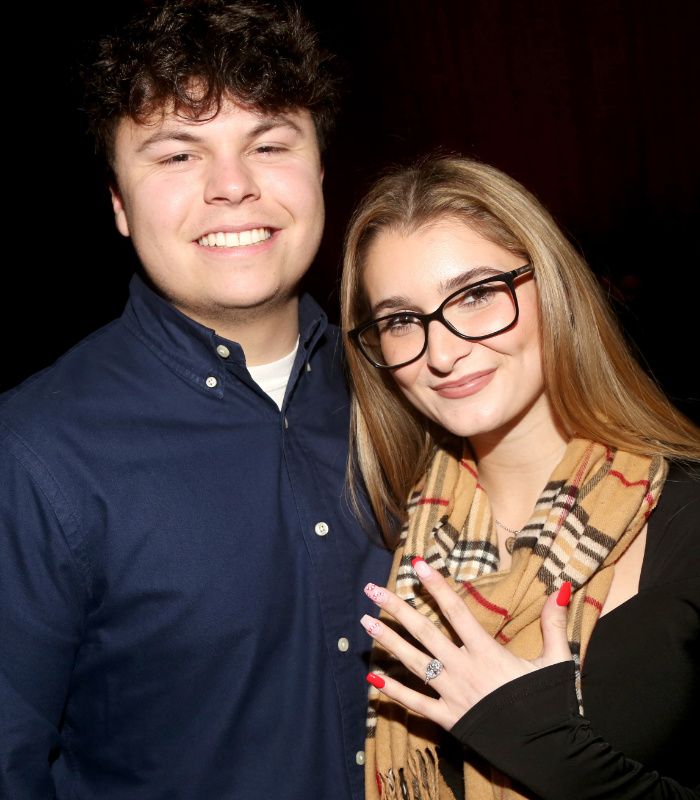 Blake O'Donnell pide matrimonio a Teresa Garofalow en el Teatro Majestic de Nueva York