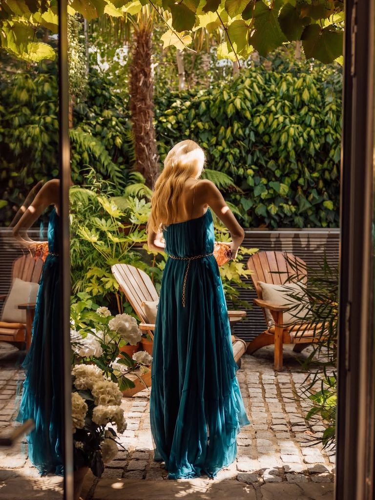 Claudia Schiffer, la invitada mejor vestida con un diseño verde y joyas que son tesoros del mar
