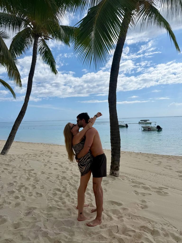 Camille Gottlieb, hija de Estefanía de Mónaco, y su novio en Isla Mauricio