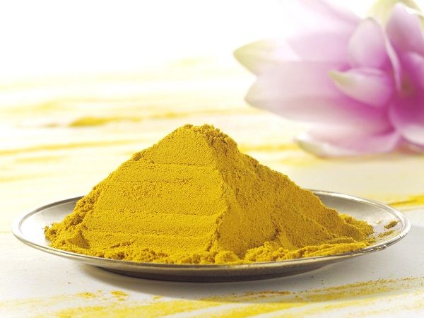 Cúrcuma con café hacen una 