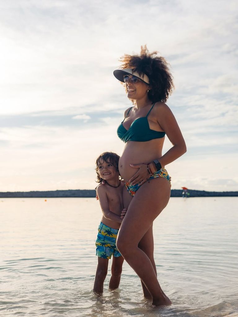 Brenda Kellerman en Colima con su hijo mayor.