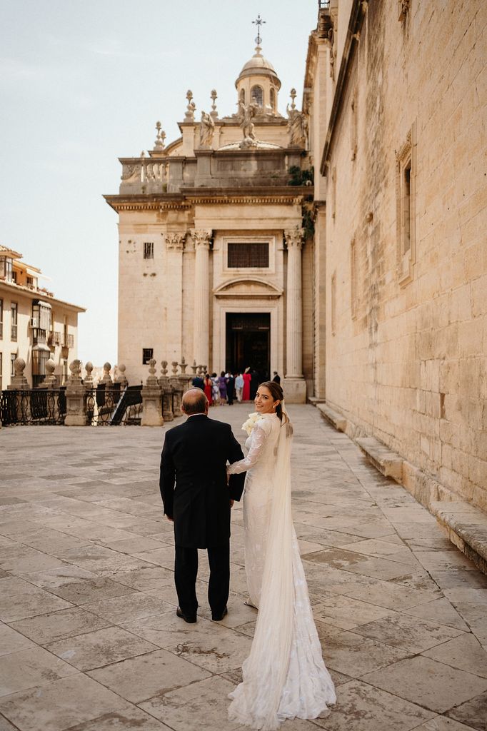Entrada novia con padrino