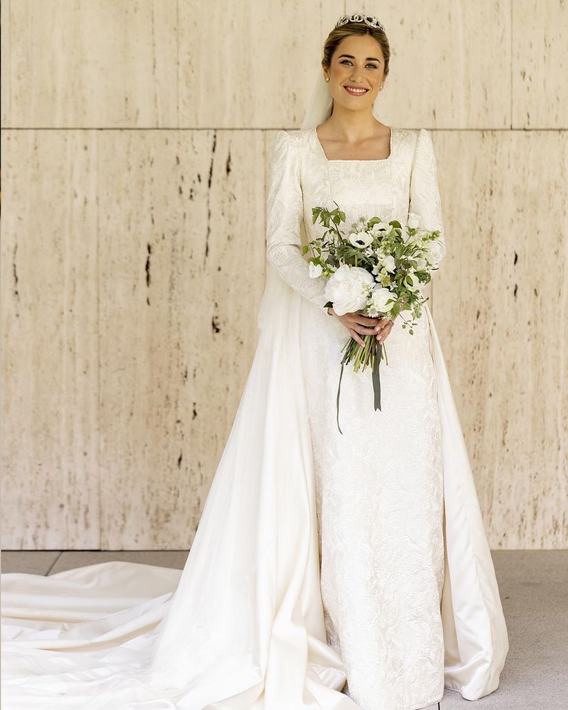 Vestidos de novia con escote cuadrado caprile 