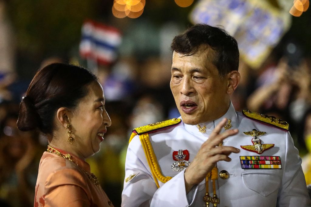 El rey Rama X junto a la princesa Bajrakitiyabha