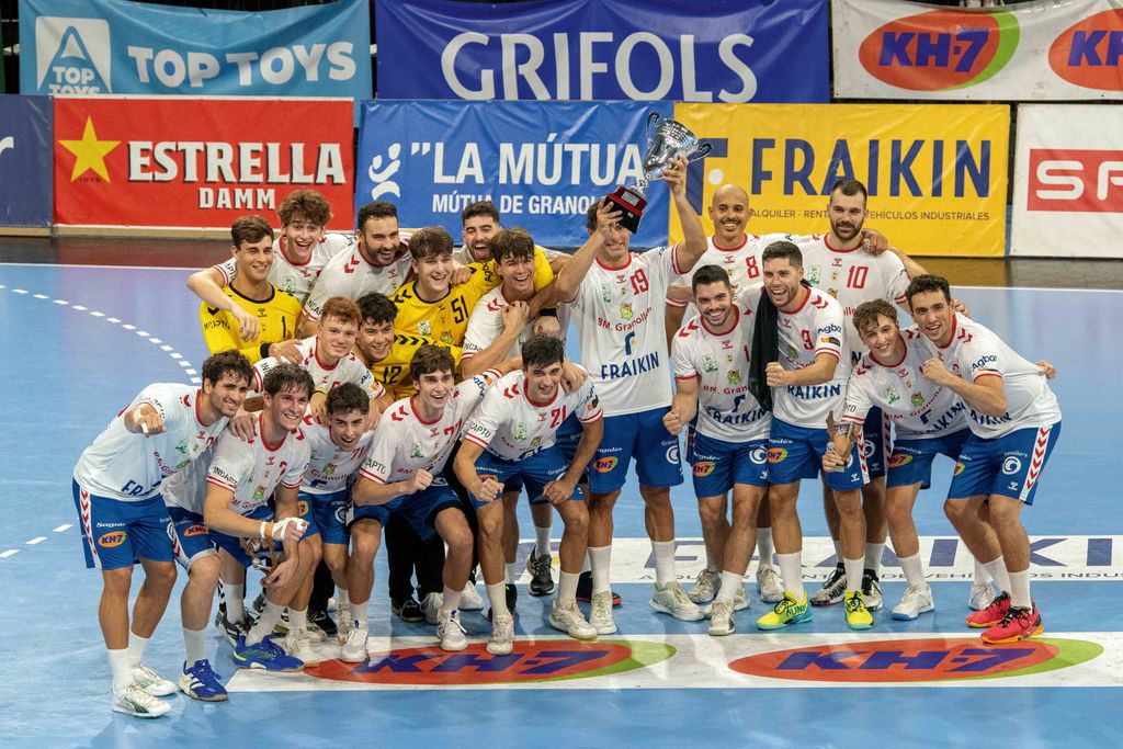 Pablo Urdangarin arranca la temporada con una victoria y cada vez más unido a su novia, Johanna Zott