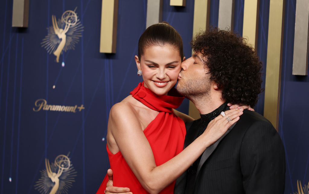 Selena Gómez y Benny Blanco, los más acaramelados en la alfombra roja de los Premios Emmy 