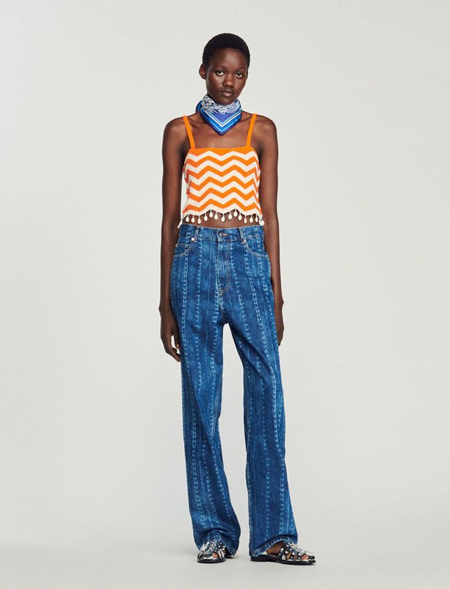 Amelia Bono con top crochet de Sandro y vaqueros de Zara