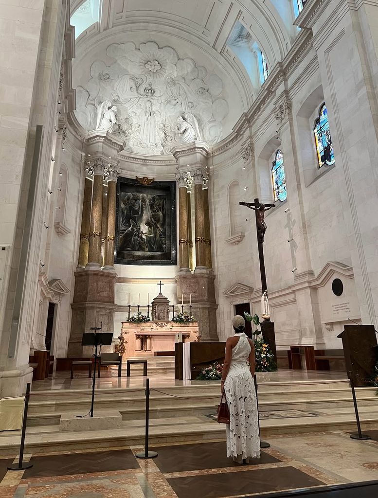 Georgina Rodríguez en el santuario de la Virgen de Fátima