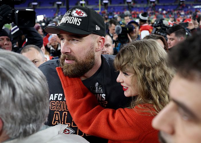 Taylor Swift y su novio Travis 