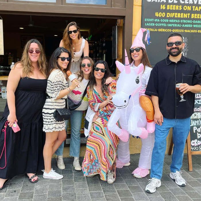 Lucía Villalón en la despedida de soltera de la novia de Matías Prats Jr