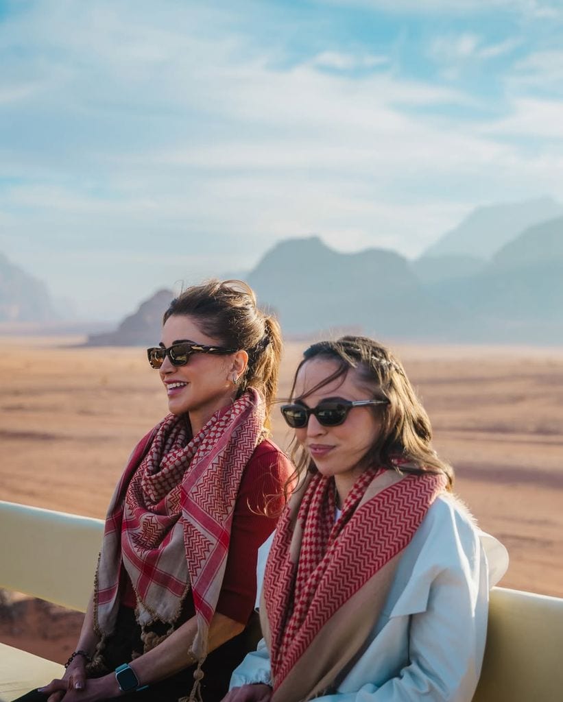Rania y Salma de Jordania en el Wadi Rum, una zona desértica protegida situada en el sur de Jordania
