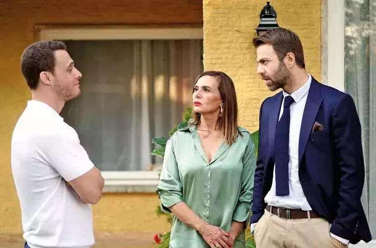 Hemos ver recientemente a Hatice en Divinity en las series 'Mi nombre es Farah' y 'Quiéreme siempre'
