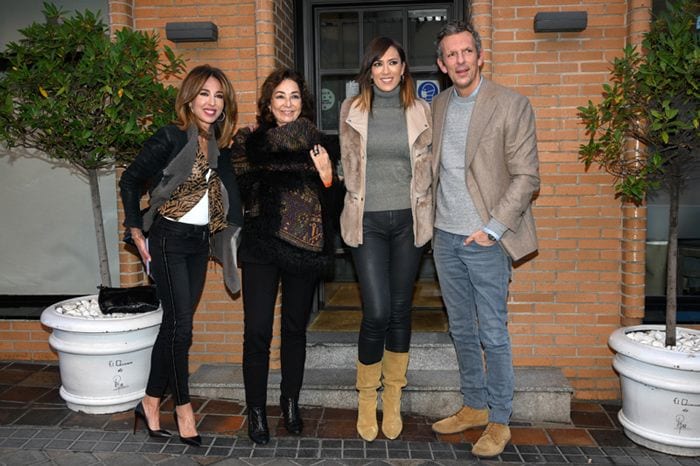 Ana Rosa Quintana con Ana Terradillos, Patricia Pardo y Joaquín Prat