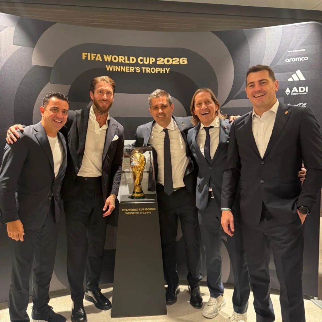 Míchel Salgado, junto a tres campeones del Mundo: Iker Casillas, Sergio Ramos y Xavi, viendo la semifinal en Dallas
