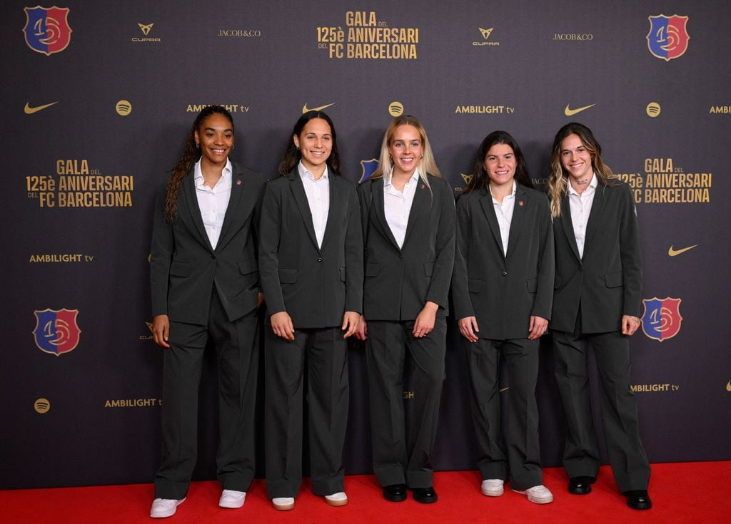 Salma Paralluelo, KIka, Ellie Roebuck, Gemma Font y María León