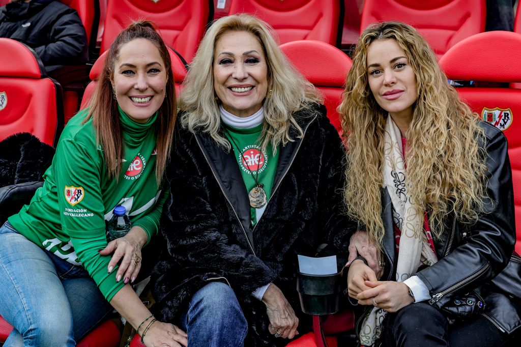 La actriz posa con Rosa Benito y Rosario Mohedano