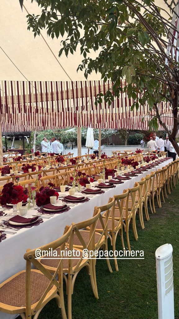 La decoración de las mesas con detalles florales