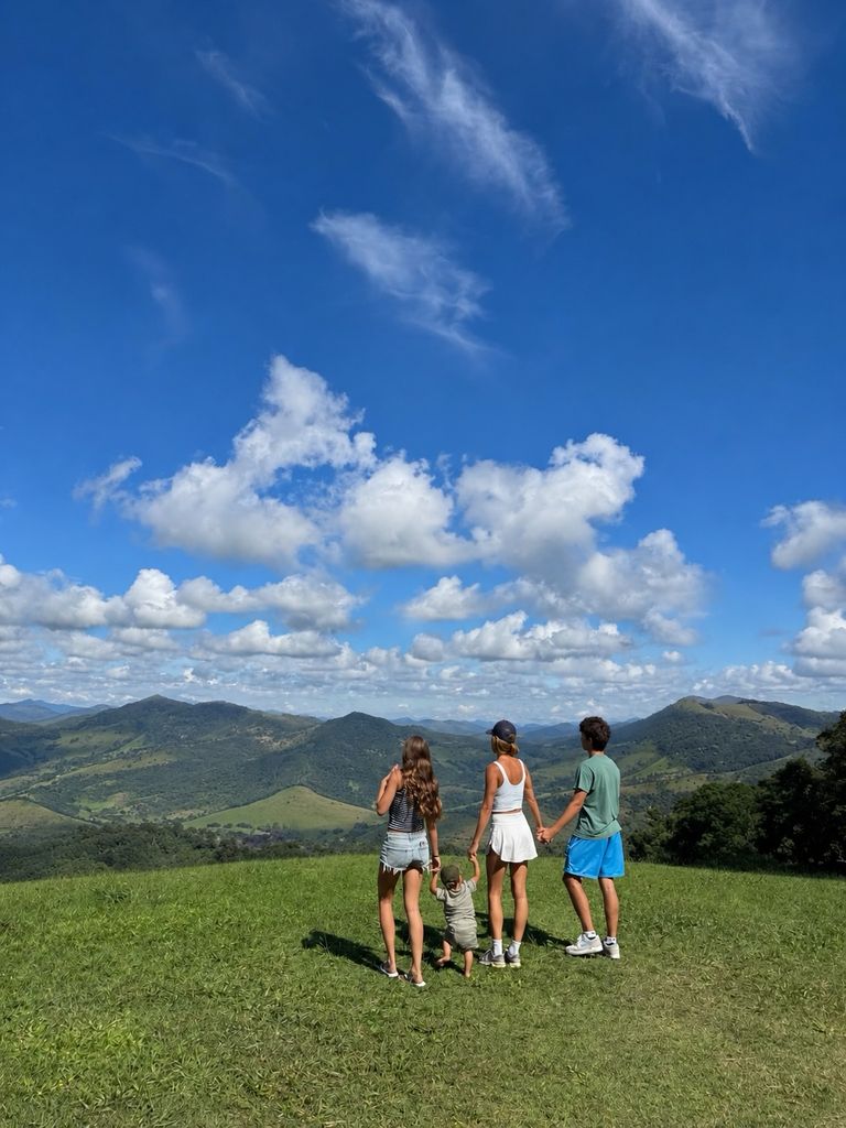 Gisele Bündchen junto a sus tres hijos.