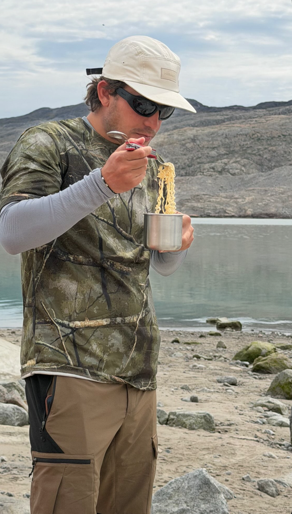 Luis Osorio, comiendo en plena naturaleza