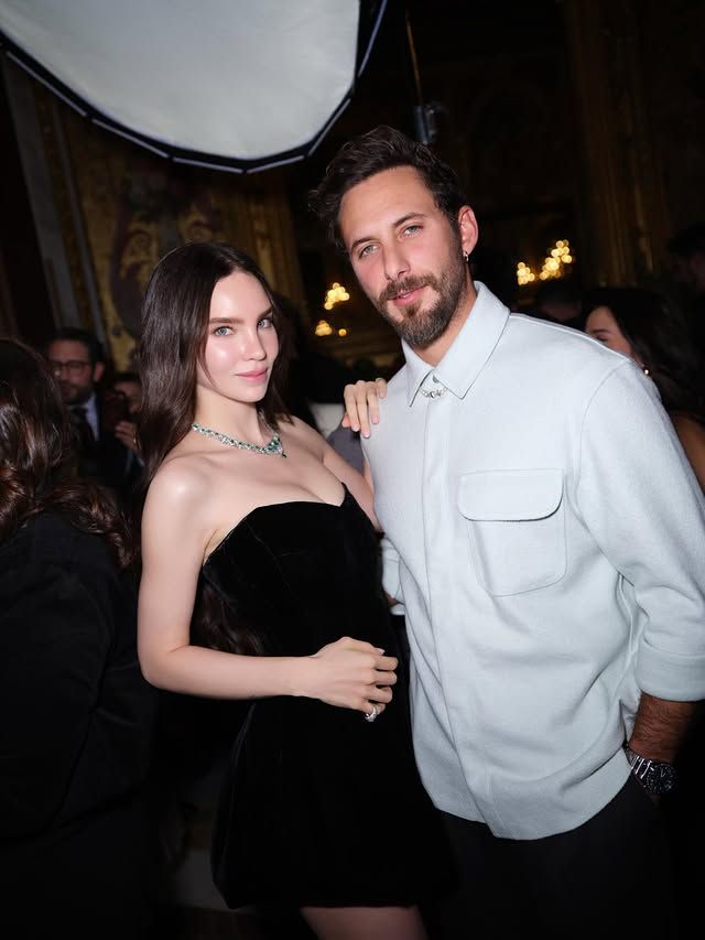 Entre los invitados al evento estaba Sebastián Zurita, quien posó feliz al lado de Belinda