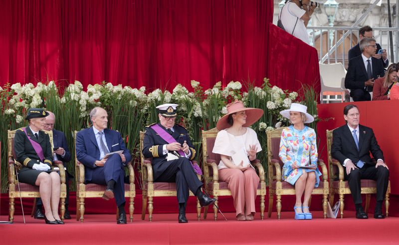 Delphine de Bélgica con los príncipes Laurent y Astrid