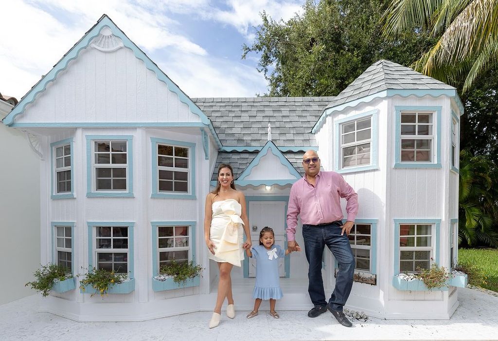 Capri Blu, hija de 'Chiquibaby', en su nueva casita de muñecas 