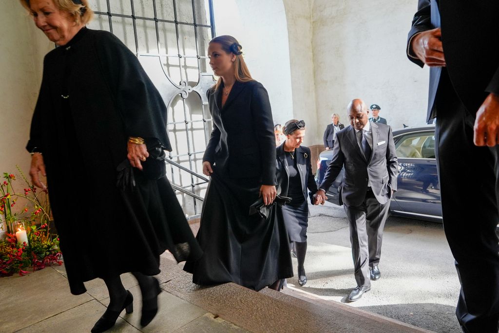 La reina Sonia, la princesa Ingrid, Marta Luisa de Noruega y su marido, Durek Verrett