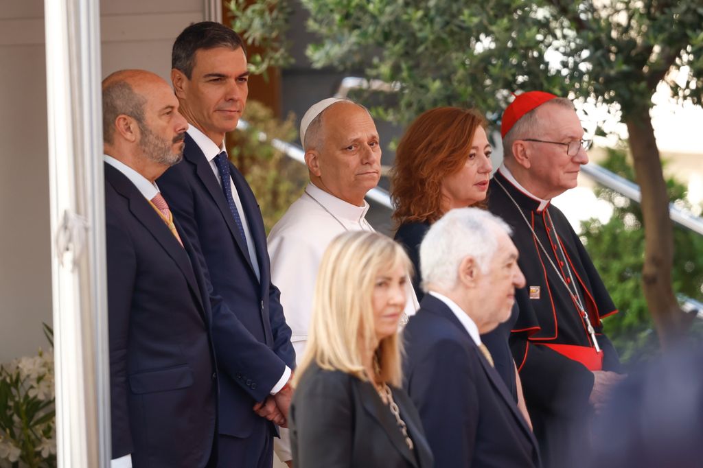 El Papa Leon XIV junto a Pedro Sánchez llega al Congreso de los Diputados de Madrid el 8 de junio de 2026