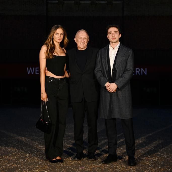 Francois-Henri Pinault Jr y Mathilde Pinault con su padre Francois-Henri Pinault