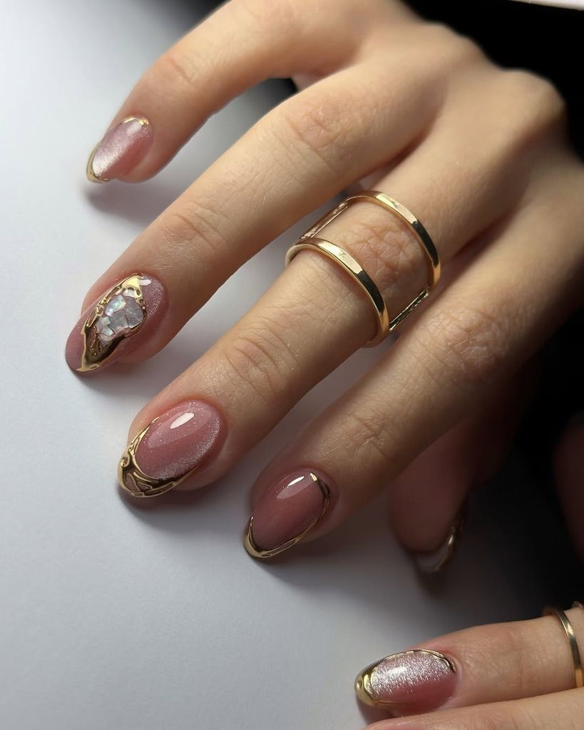 El toque dorado puede ser asimétrico.